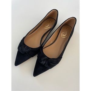 NWOT Black Velvet Sam Edelman Velvet Pointy Toe Wheaton Flats